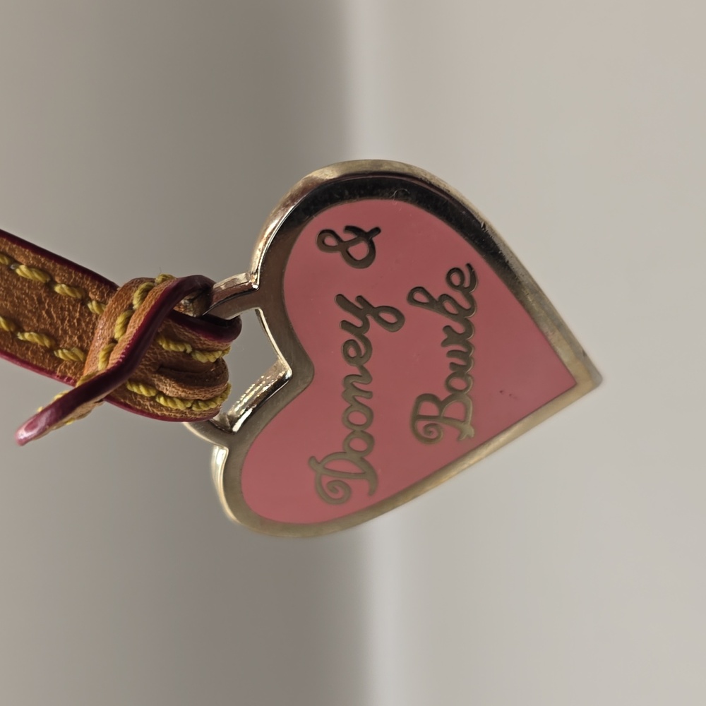 Vintage Dooney & Bourke Charm Pink Enamel Heart Gold Metal Leather Flat Y2K - Picture 3 of 6